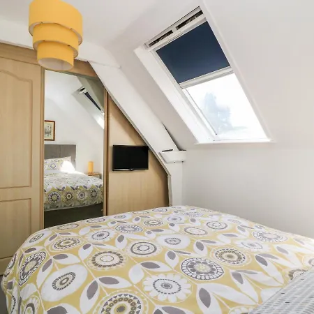 2 Rodgers Mews * مالتون