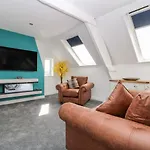 2 Rodgers Mews * 马尔顿